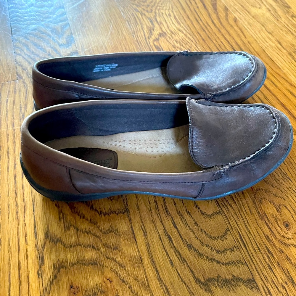 Earth Origins slip on loafers size 7.5